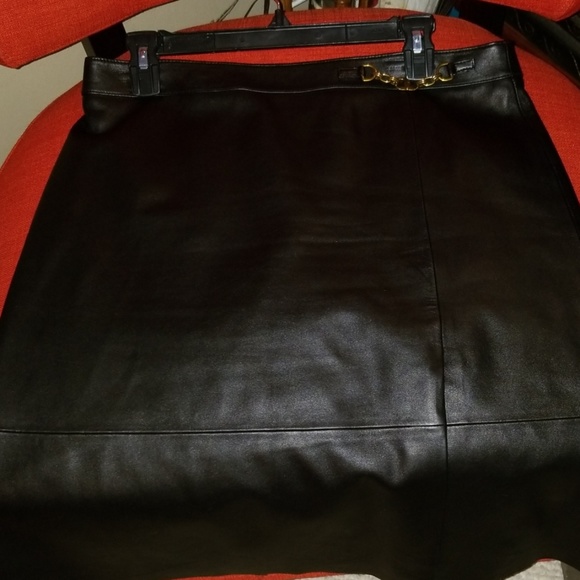 Tory Burch Dresses & Skirts - Tory Burch beautiful soft leather skirt sz 8